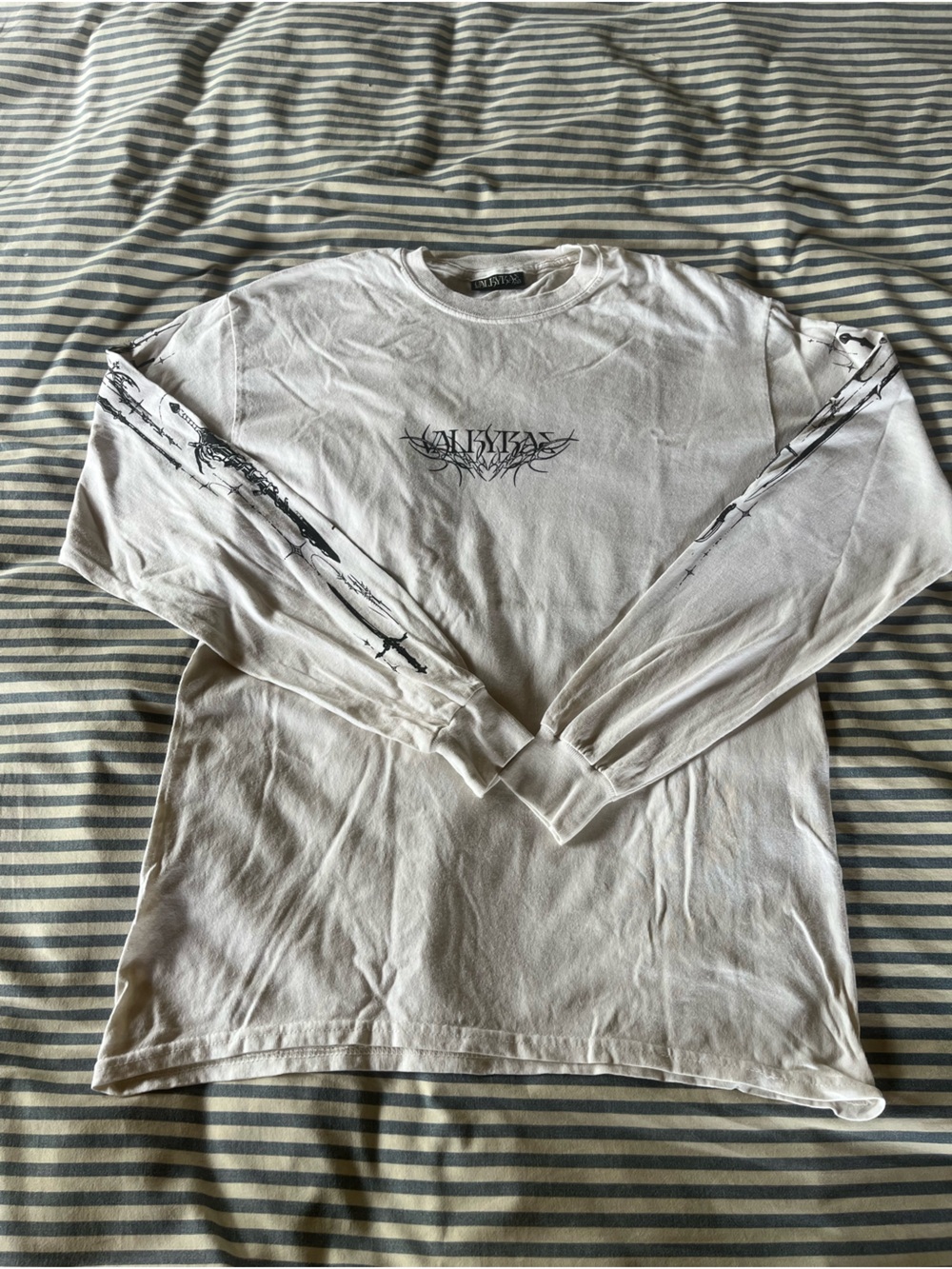 Valkyrae long sleeve shirt
Size Medium